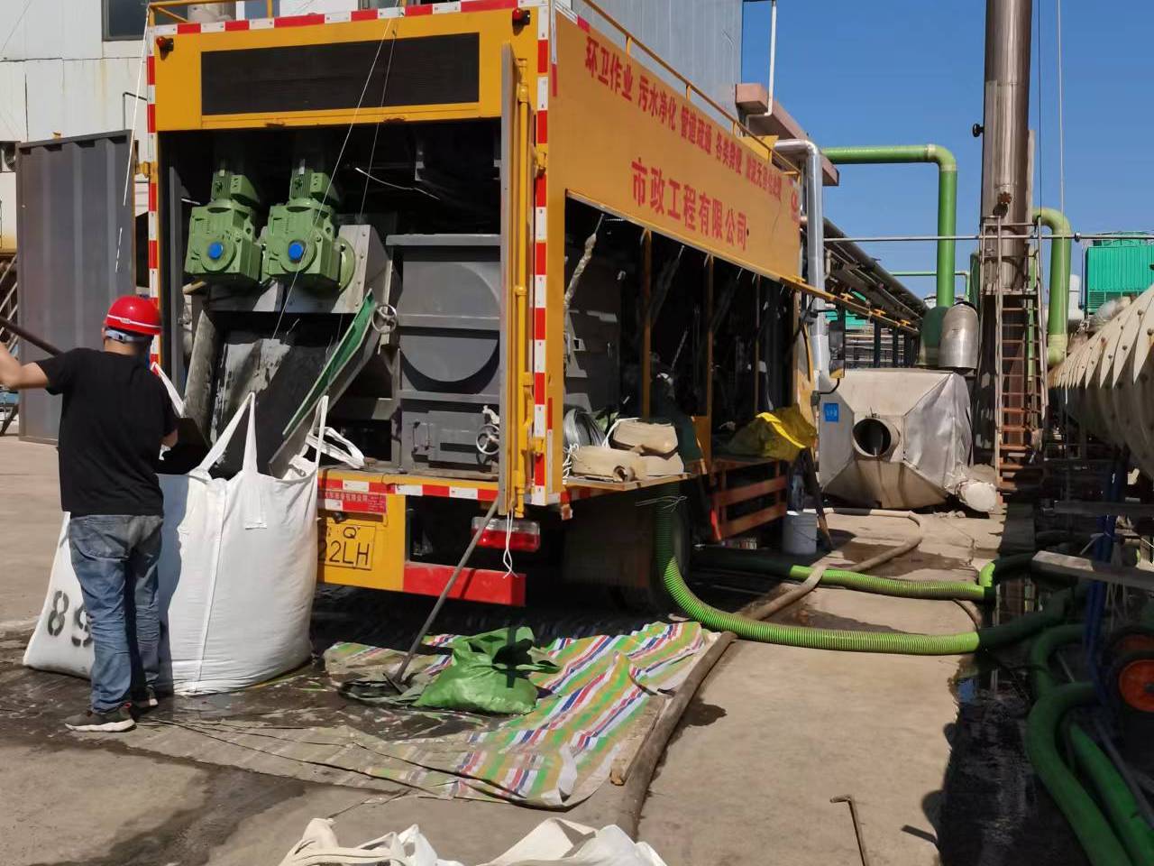 东莞生态园淤泥压干处理